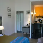Appartement Les Tulipiers, Parking Sécurisé, Lit Queen-size, Bord De Sarthe