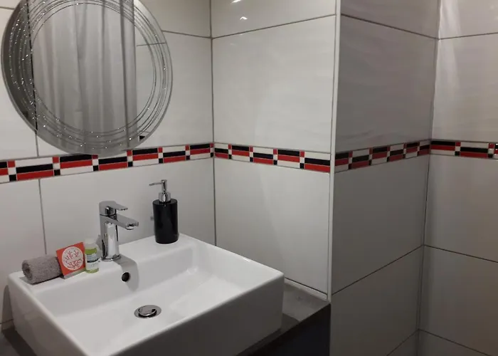 דירה Les Tulipiers, Parking Securise, Lit Queen-size, Centre לה מאנש