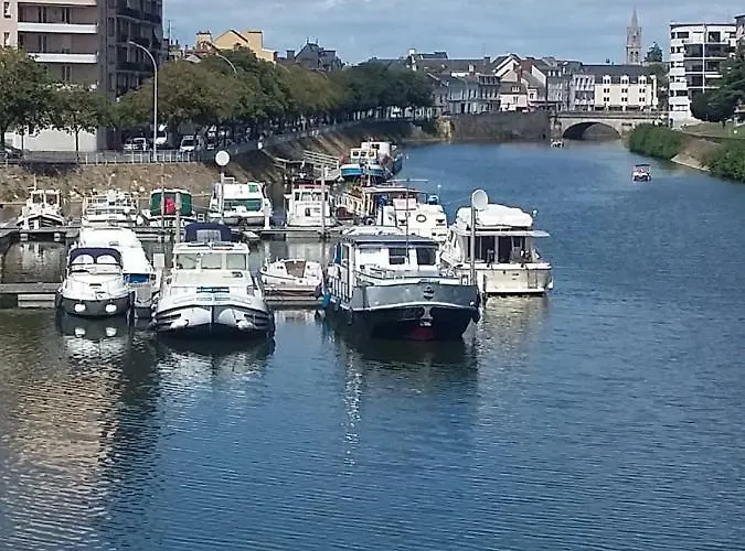 Les Tulipiers, Parking Securise, Lit Queen-size, Centre דירה